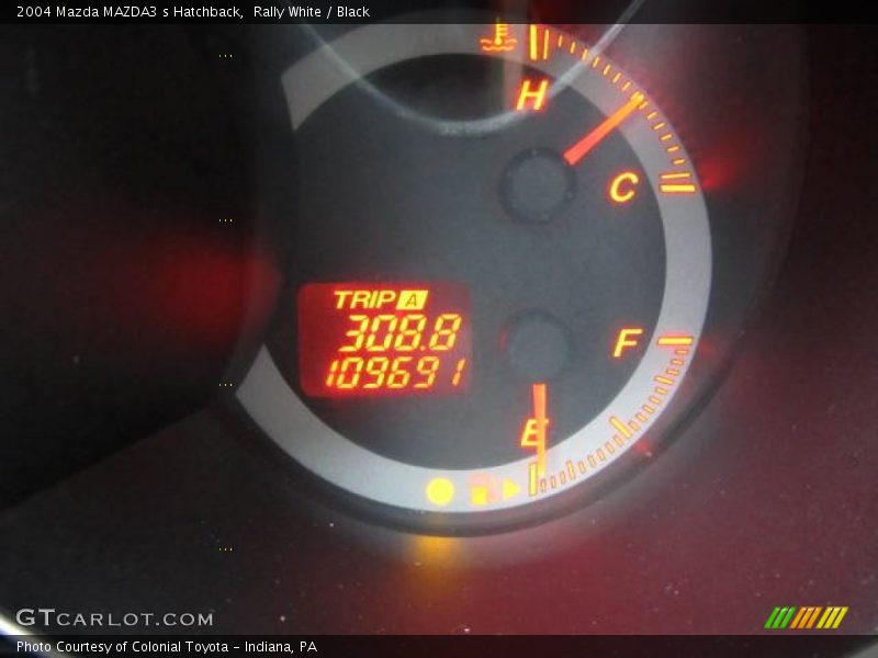 Rally White / Black 2004 Mazda MAZDA3 s Hatchback