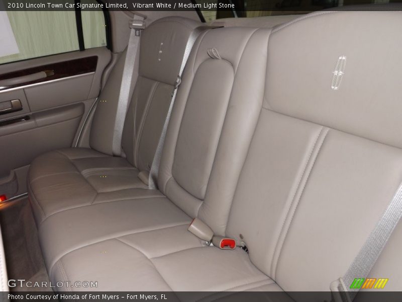 Vibrant White / Medium Light Stone 2010 Lincoln Town Car Signature Limited