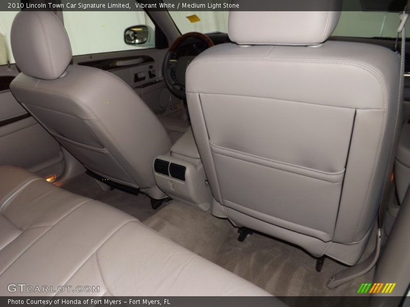 Vibrant White / Medium Light Stone 2010 Lincoln Town Car Signature Limited