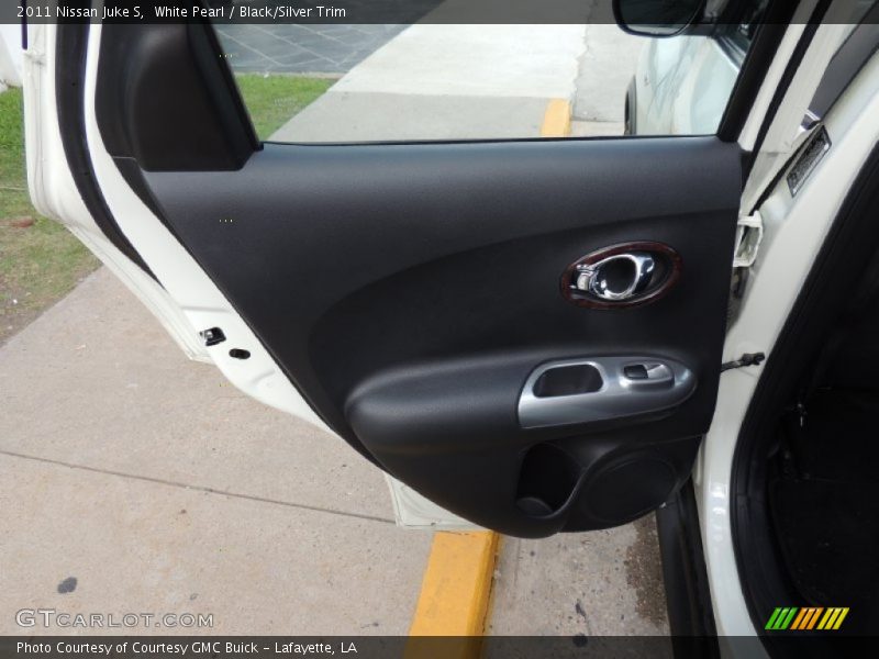 White Pearl / Black/Silver Trim 2011 Nissan Juke S
