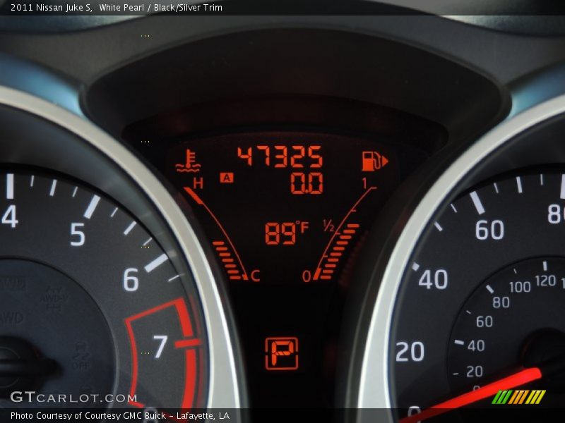 White Pearl / Black/Silver Trim 2011 Nissan Juke S