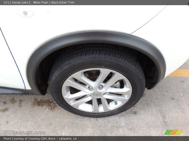 White Pearl / Black/Silver Trim 2011 Nissan Juke S