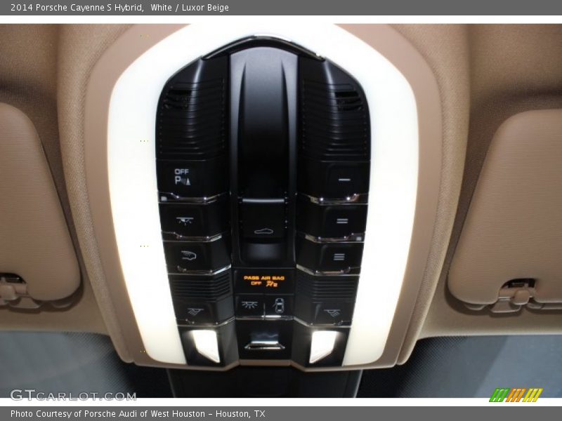 Controls of 2014 Cayenne S Hybrid