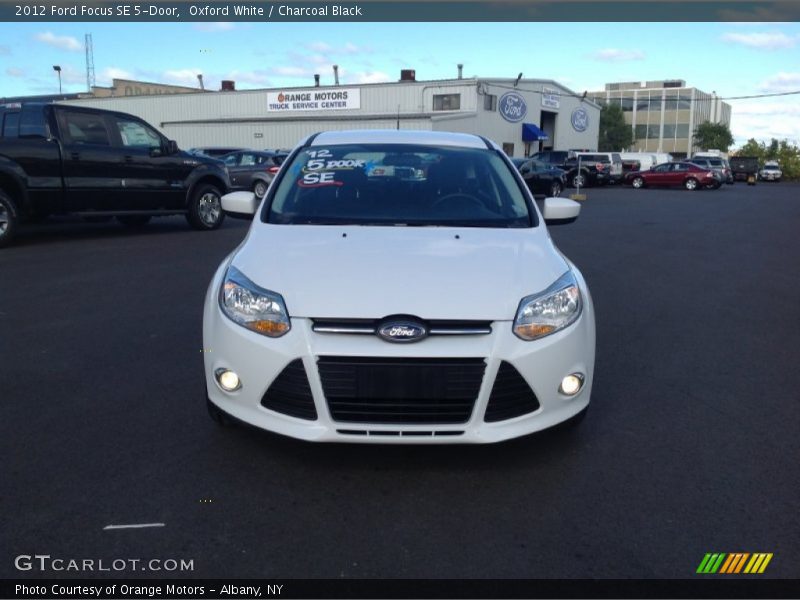Oxford White / Charcoal Black 2012 Ford Focus SE 5-Door