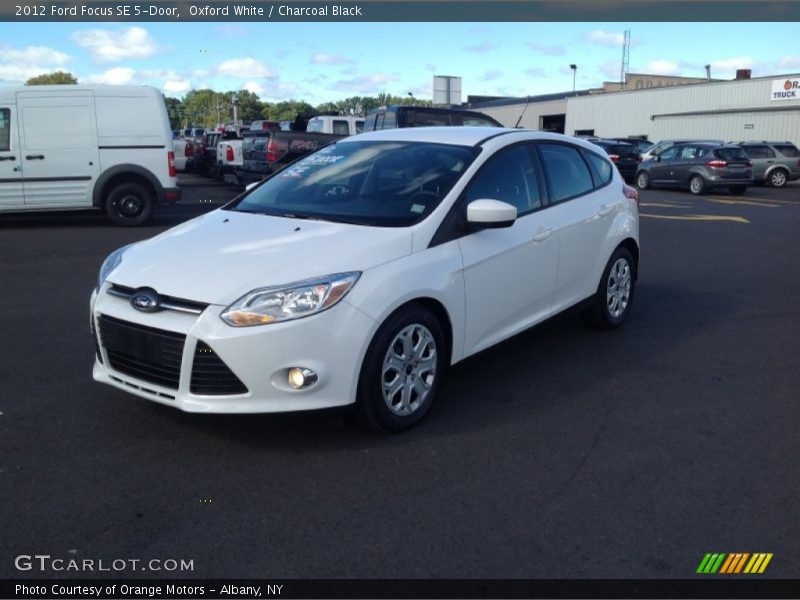 Oxford White / Charcoal Black 2012 Ford Focus SE 5-Door