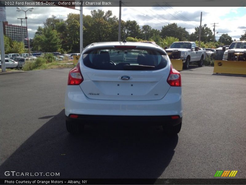 Oxford White / Charcoal Black 2012 Ford Focus SE 5-Door