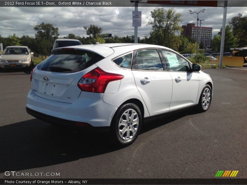 Oxford White / Charcoal Black 2012 Ford Focus SE 5-Door