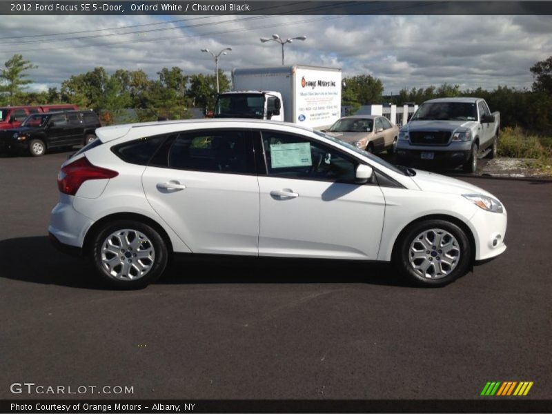 Oxford White / Charcoal Black 2012 Ford Focus SE 5-Door