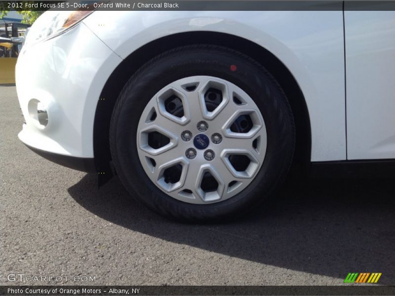 Oxford White / Charcoal Black 2012 Ford Focus SE 5-Door