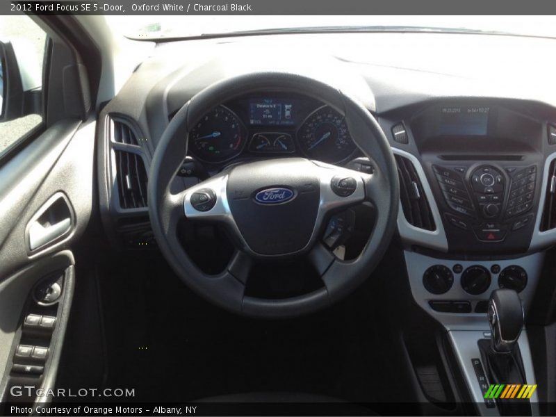 Oxford White / Charcoal Black 2012 Ford Focus SE 5-Door