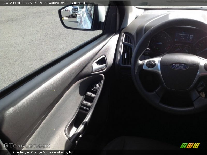 Oxford White / Charcoal Black 2012 Ford Focus SE 5-Door
