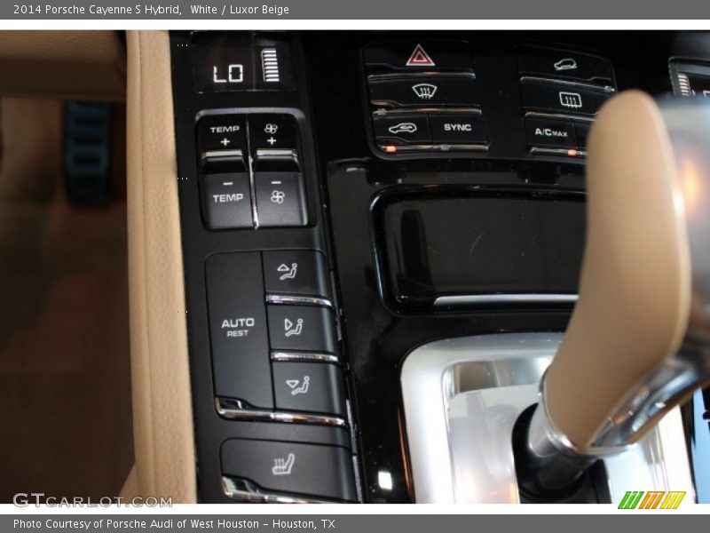 Controls of 2014 Cayenne S Hybrid