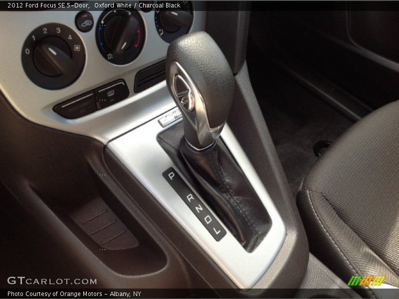 Oxford White / Charcoal Black 2012 Ford Focus SE 5-Door