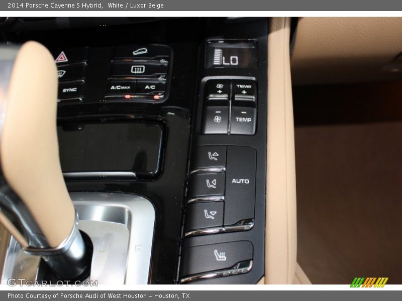 Controls of 2014 Cayenne S Hybrid