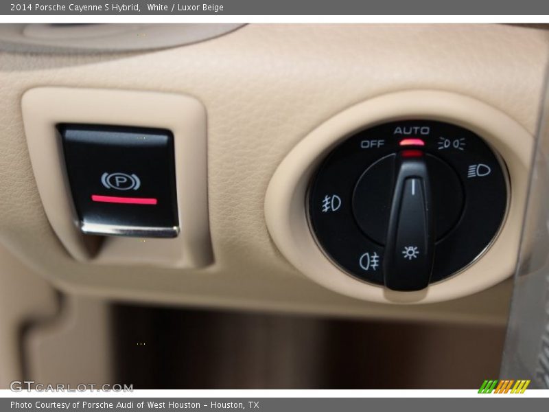 Controls of 2014 Cayenne S Hybrid