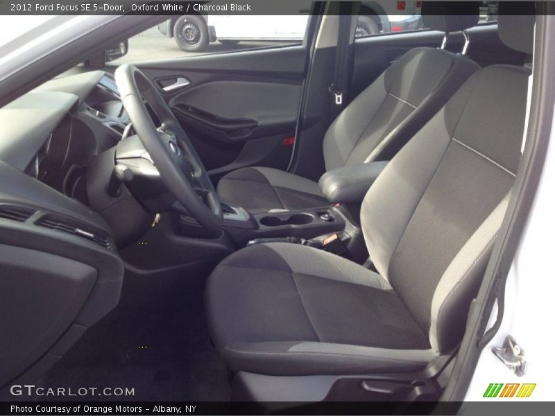 Oxford White / Charcoal Black 2012 Ford Focus SE 5-Door