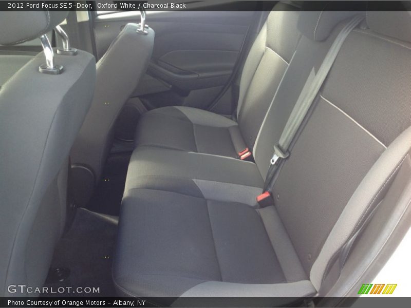 Oxford White / Charcoal Black 2012 Ford Focus SE 5-Door