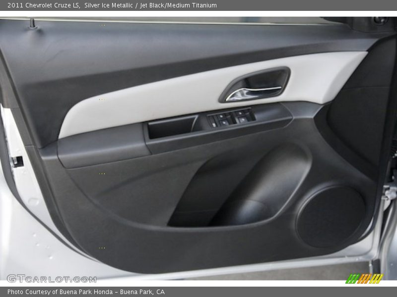 Silver Ice Metallic / Jet Black/Medium Titanium 2011 Chevrolet Cruze LS