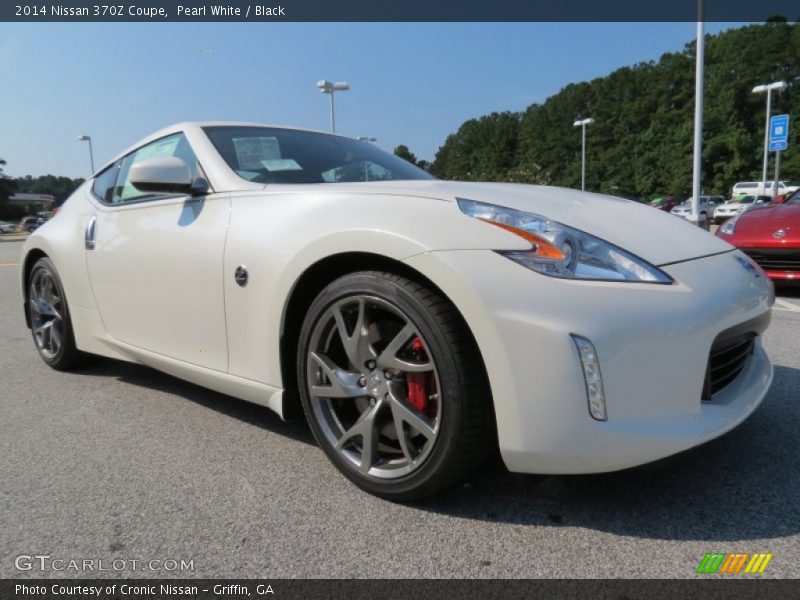 Front 3/4 View of 2014 370Z Coupe