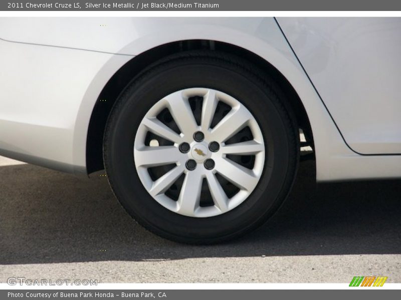 Silver Ice Metallic / Jet Black/Medium Titanium 2011 Chevrolet Cruze LS