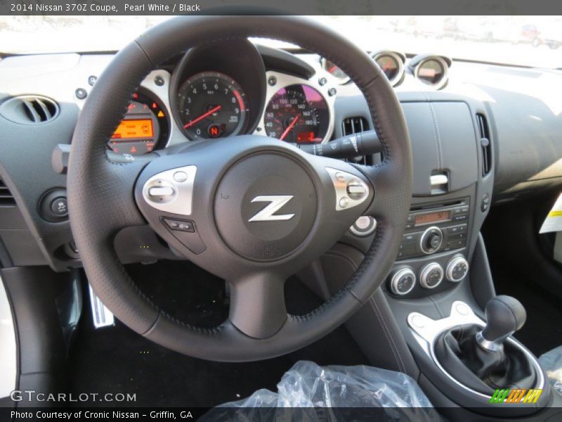 Dashboard of 2014 370Z Coupe