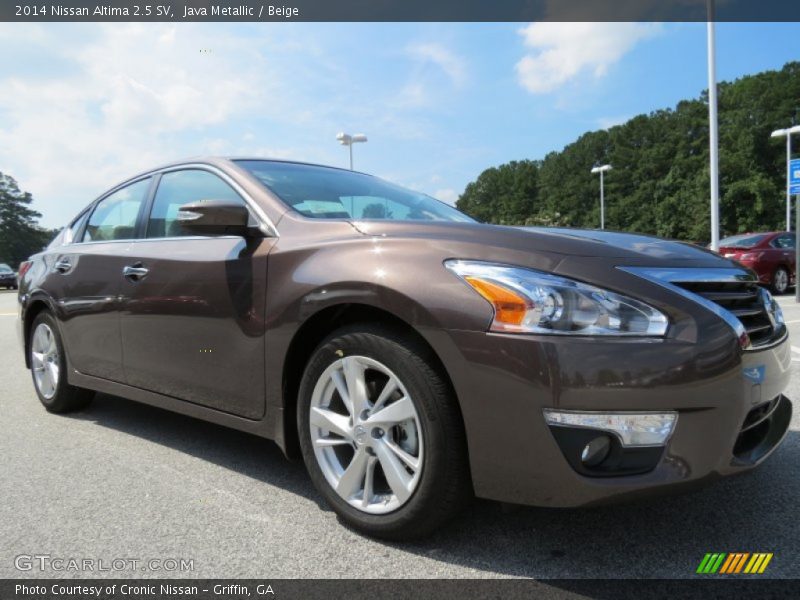 Front 3/4 View of 2014 Altima 2.5 SV