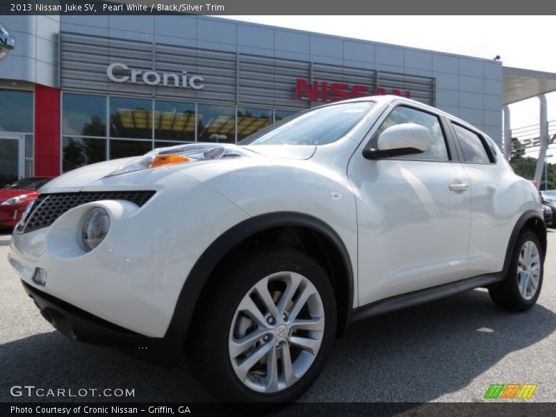 Pearl White / Black/Silver Trim 2013 Nissan Juke SV