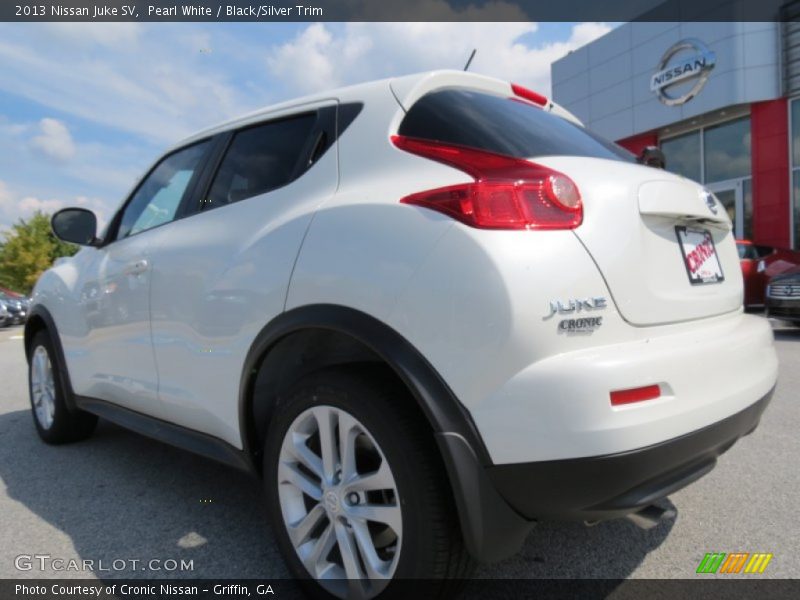 Pearl White / Black/Silver Trim 2013 Nissan Juke SV