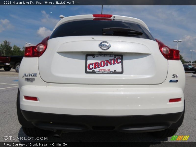 Pearl White / Black/Silver Trim 2013 Nissan Juke SV