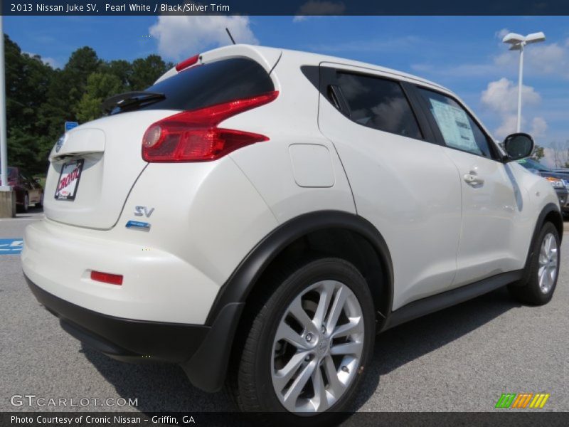 Pearl White / Black/Silver Trim 2013 Nissan Juke SV