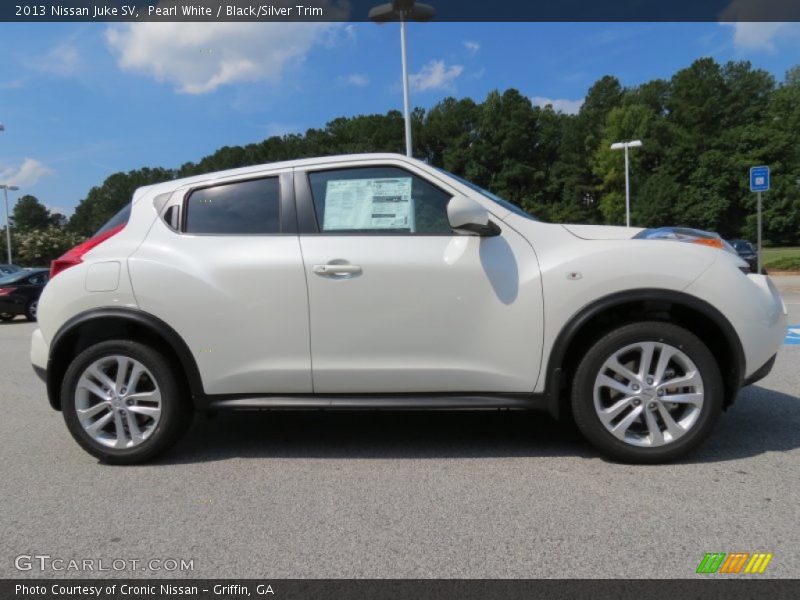 Pearl White / Black/Silver Trim 2013 Nissan Juke SV