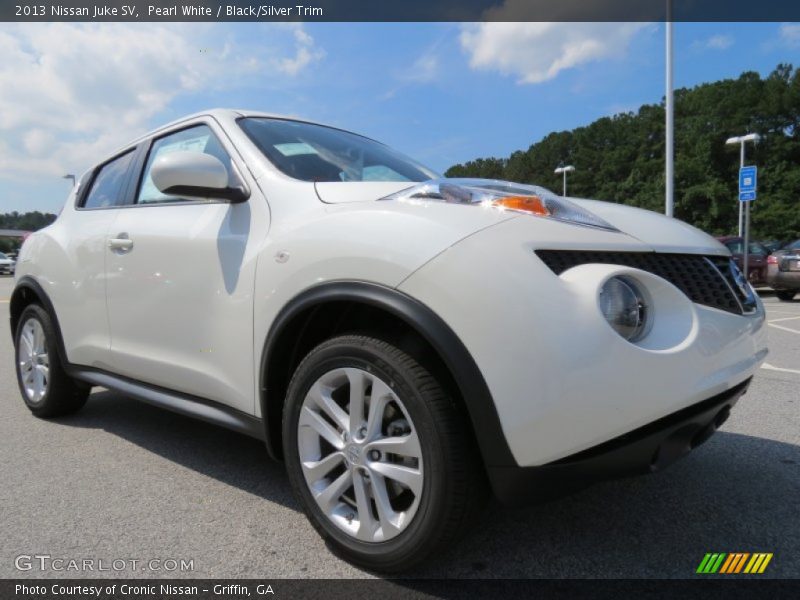 Pearl White / Black/Silver Trim 2013 Nissan Juke SV