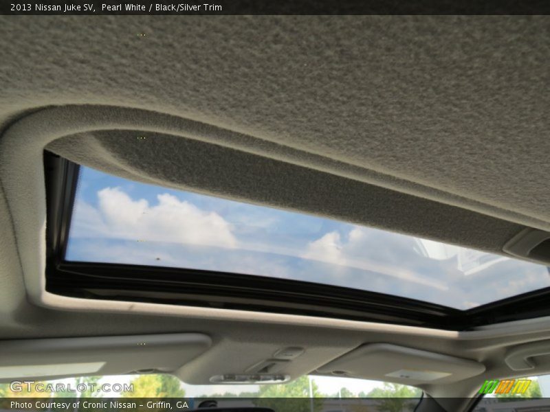 Pearl White / Black/Silver Trim 2013 Nissan Juke SV