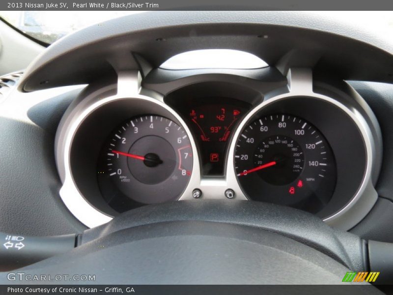 Pearl White / Black/Silver Trim 2013 Nissan Juke SV