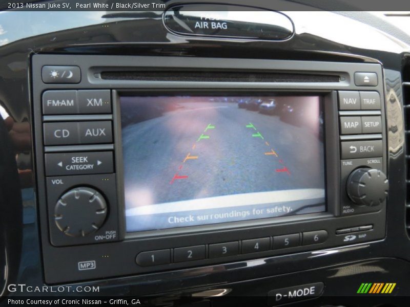 Pearl White / Black/Silver Trim 2013 Nissan Juke SV