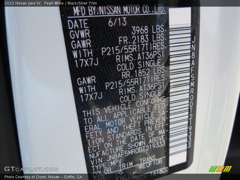 Pearl White / Black/Silver Trim 2013 Nissan Juke SV