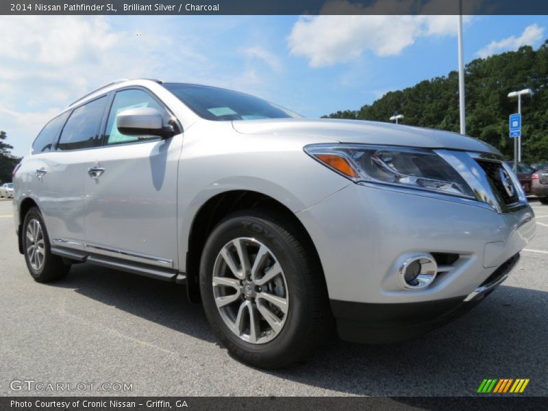 Front 3/4 View of 2014 Pathfinder SL