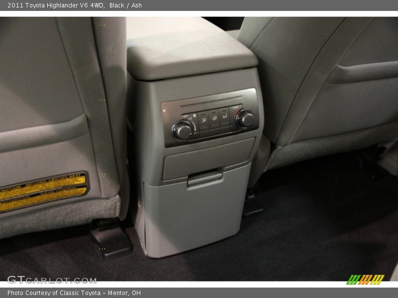Black / Ash 2011 Toyota Highlander V6 4WD