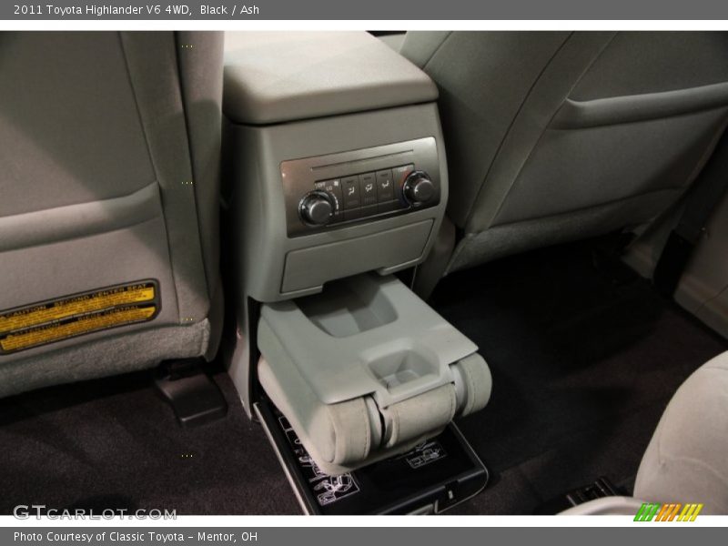 Black / Ash 2011 Toyota Highlander V6 4WD