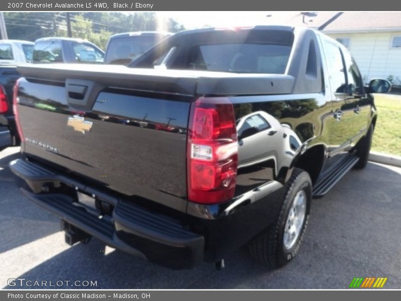 Black / Ebony 2007 Chevrolet Avalanche LS 4WD