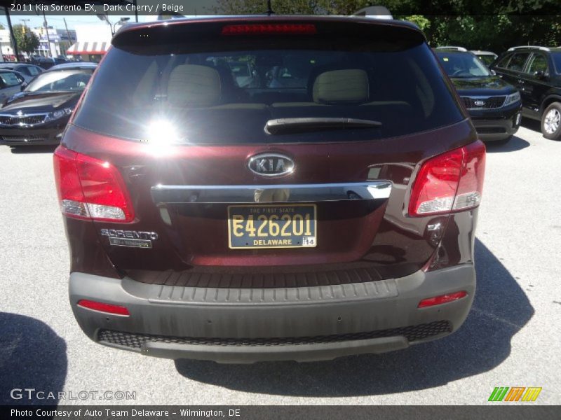 Dark Cherry / Beige 2011 Kia Sorento EX