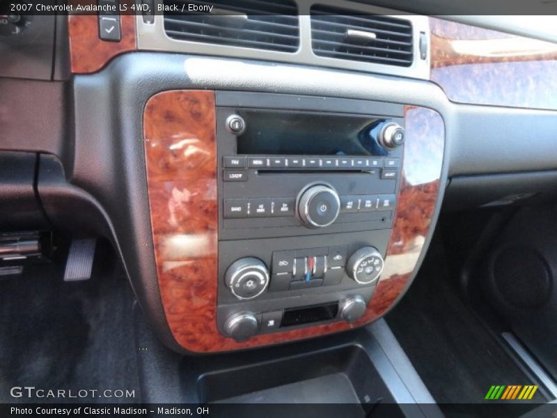 Black / Ebony 2007 Chevrolet Avalanche LS 4WD