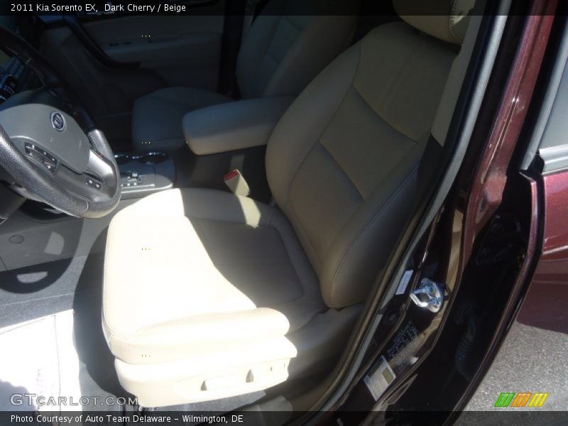Dark Cherry / Beige 2011 Kia Sorento EX