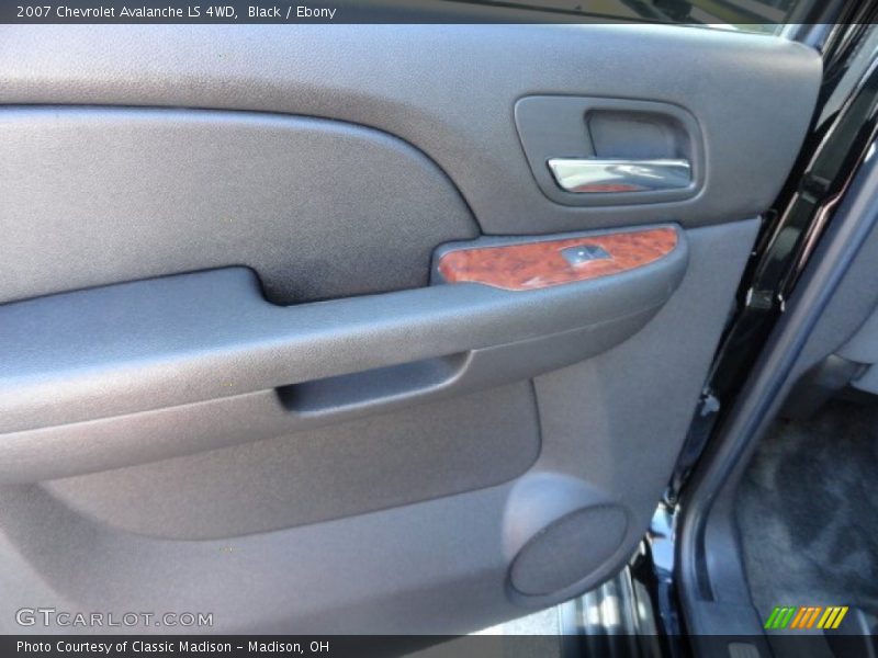Black / Ebony 2007 Chevrolet Avalanche LS 4WD
