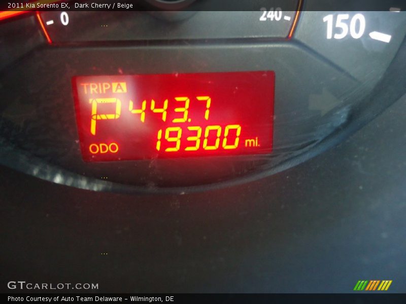 Dark Cherry / Beige 2011 Kia Sorento EX
