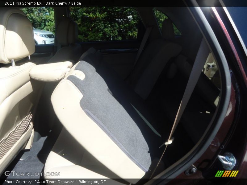 Dark Cherry / Beige 2011 Kia Sorento EX