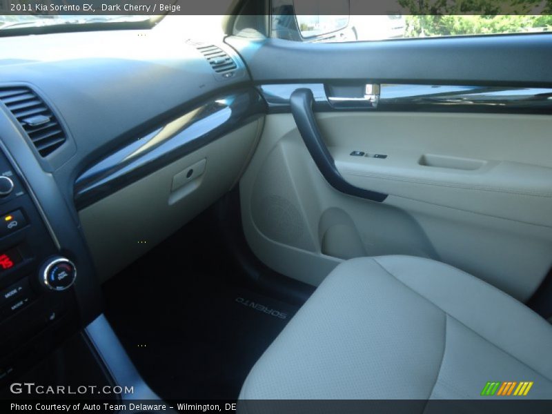 Dark Cherry / Beige 2011 Kia Sorento EX