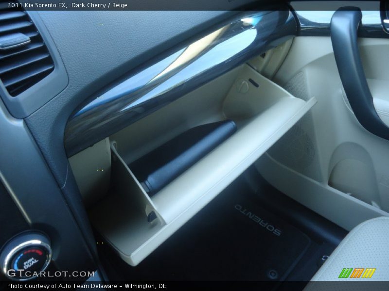 Dark Cherry / Beige 2011 Kia Sorento EX