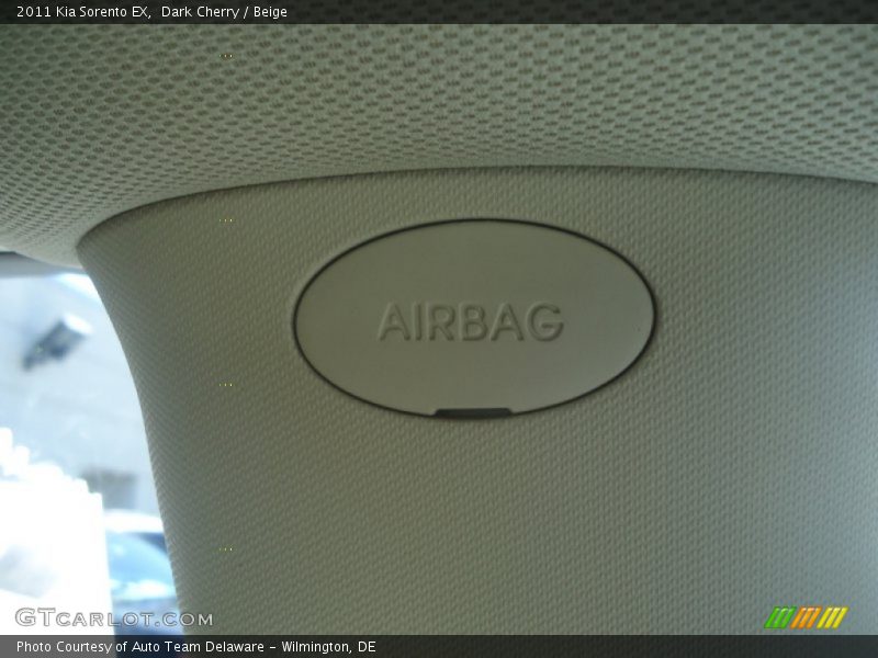Dark Cherry / Beige 2011 Kia Sorento EX