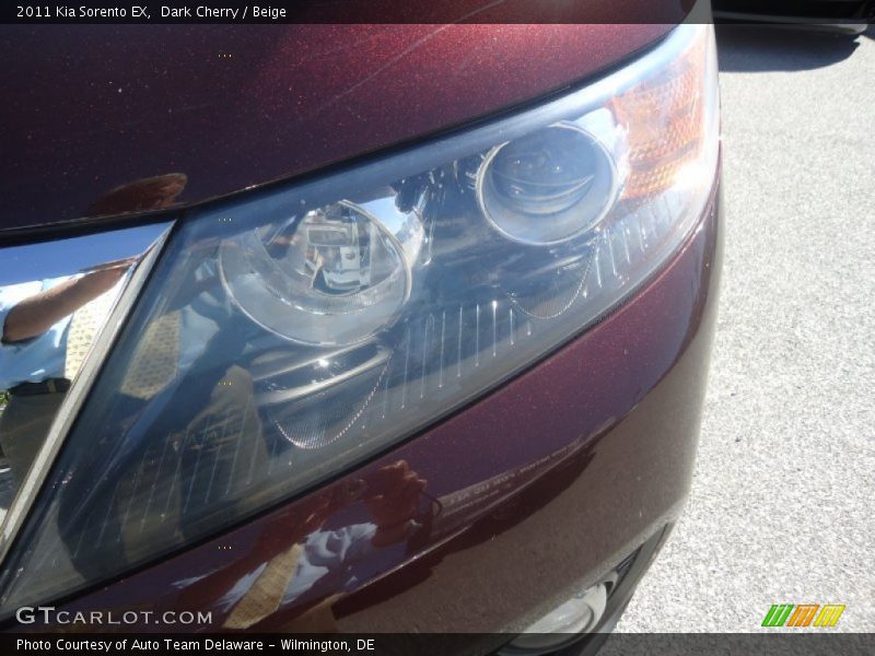 Dark Cherry / Beige 2011 Kia Sorento EX